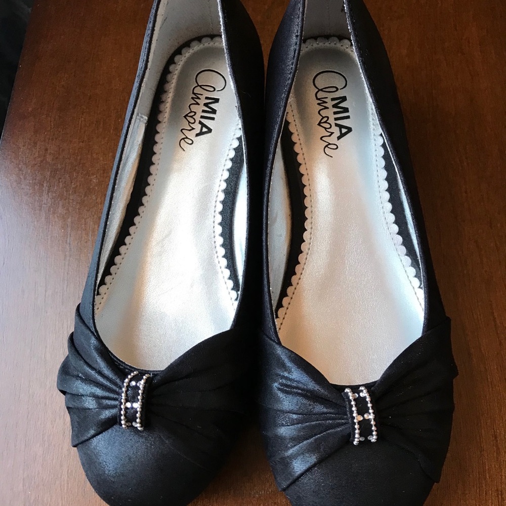 Mia Amore Black wedge dress shoes